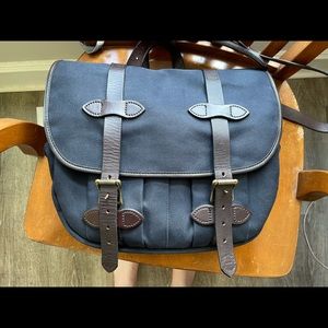 Filson Field Bag - Medium in Navy